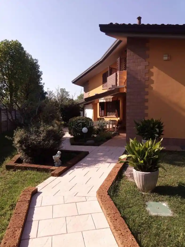 Villa in vendita a Pogliano Milanese