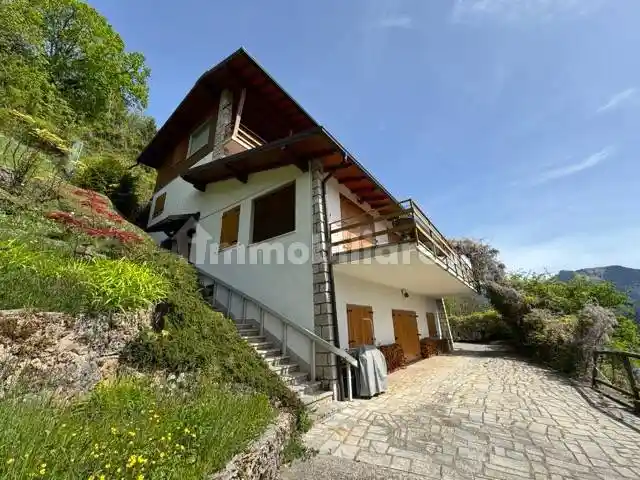 Villa in vendita a Castione della Presolana