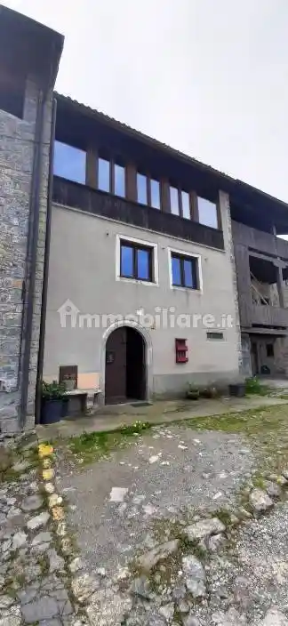 Casa indipendente in vendita a Val Brembilla