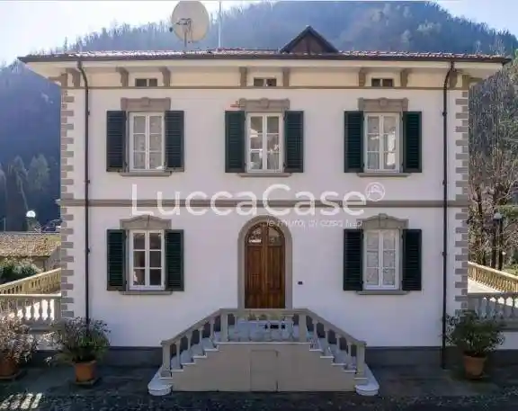 Villa in vendita a Bagni di Lucca