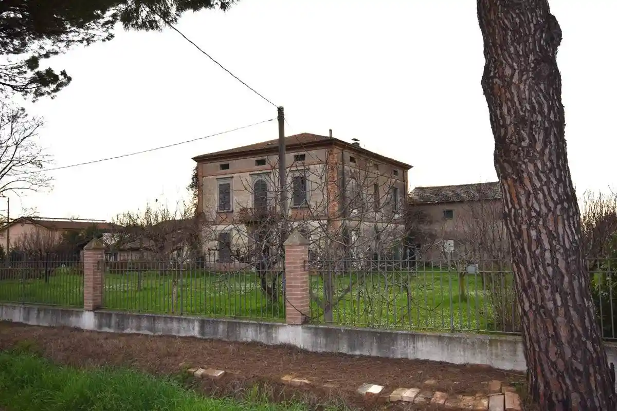 Villa in vendita a Russi