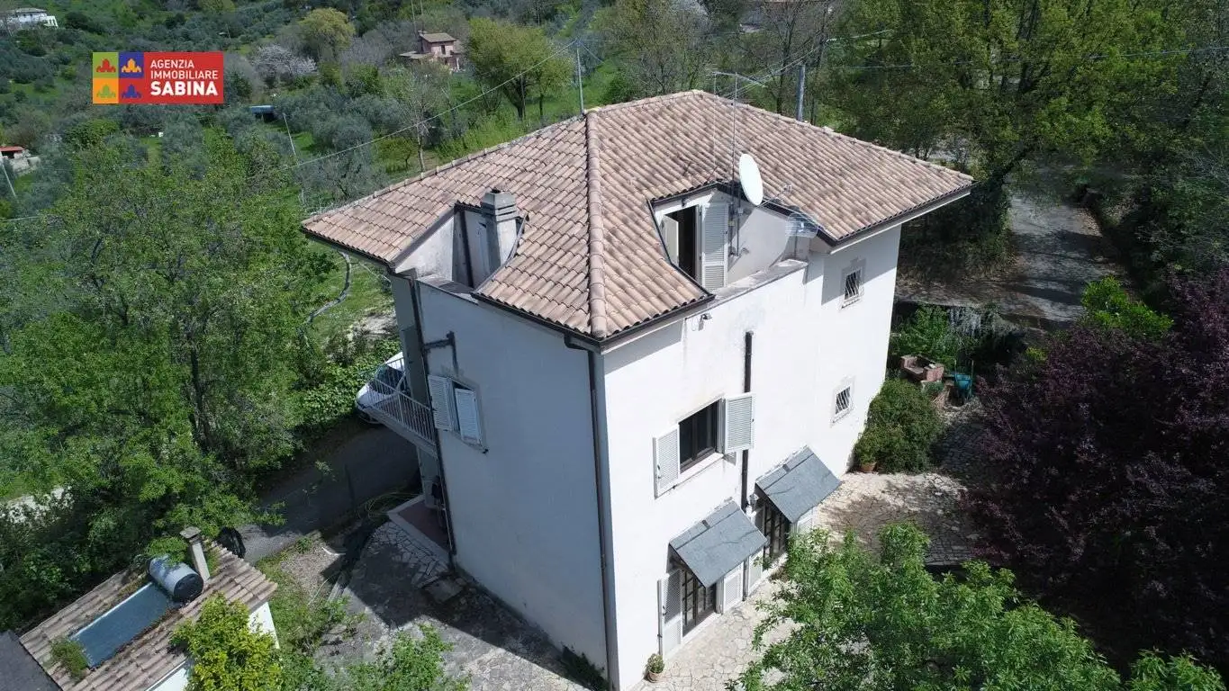 Villa in vendita a Poggio Catino