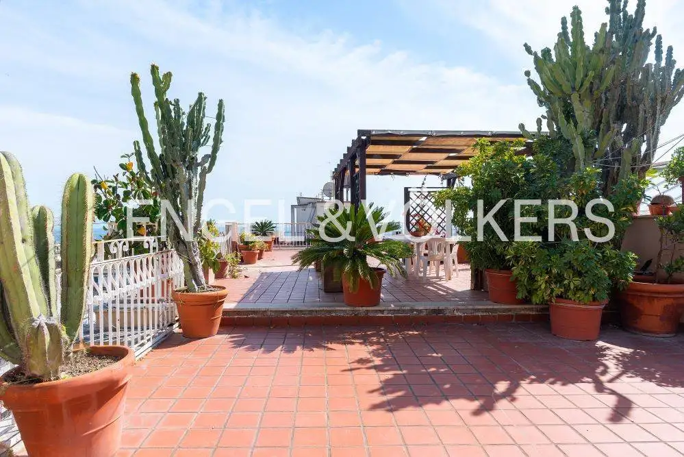 Appartamento in vendita a Napoli