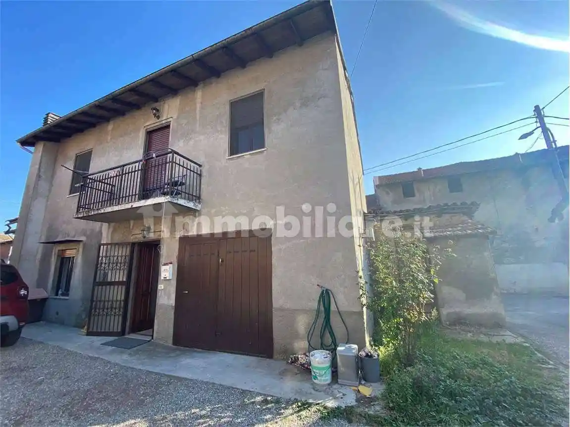 Casa indipendente in vendita a Agrate Conturbia