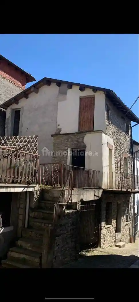 Casa indipendente in vendita a Monastero Bormida