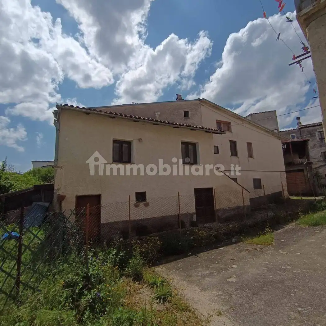 Casa indipendente in vendita a Tione degli Abruzzi