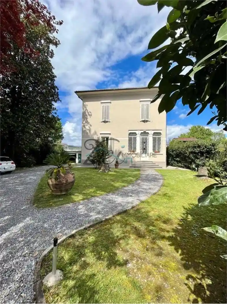 Villa in vendita a Lucca