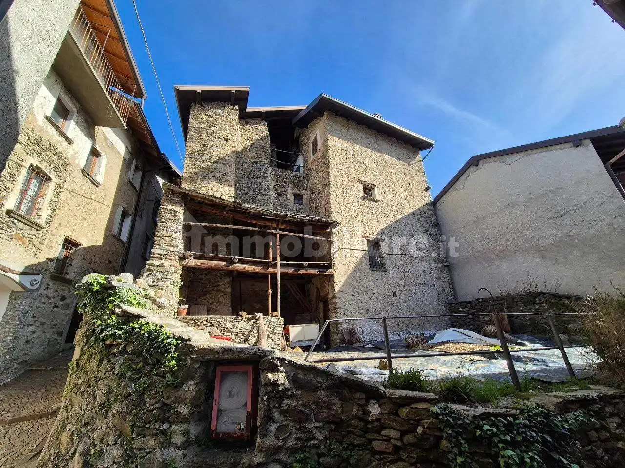 Casa indipendente in vendita a Sueglio