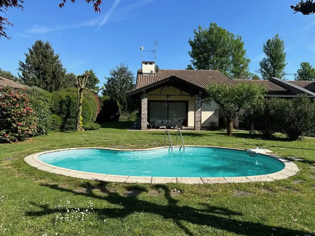 Villa in vendita a Malnate