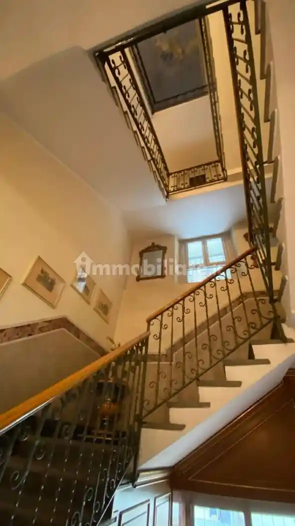 Palazzo - Edificio in vendita a Seveso