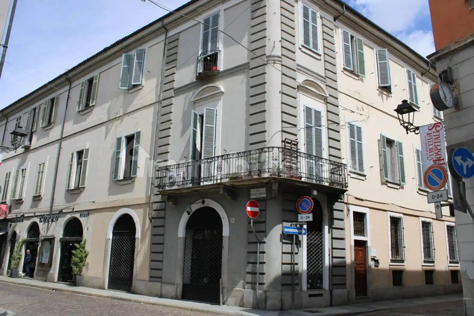 Palazzo - Edificio in vendita a Vercelli