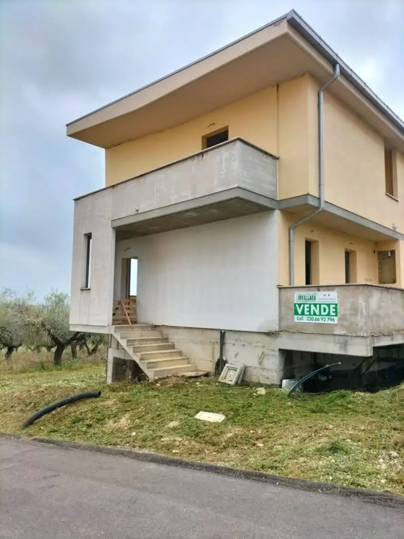 Appartamento in vendita a Loreto Aprutino