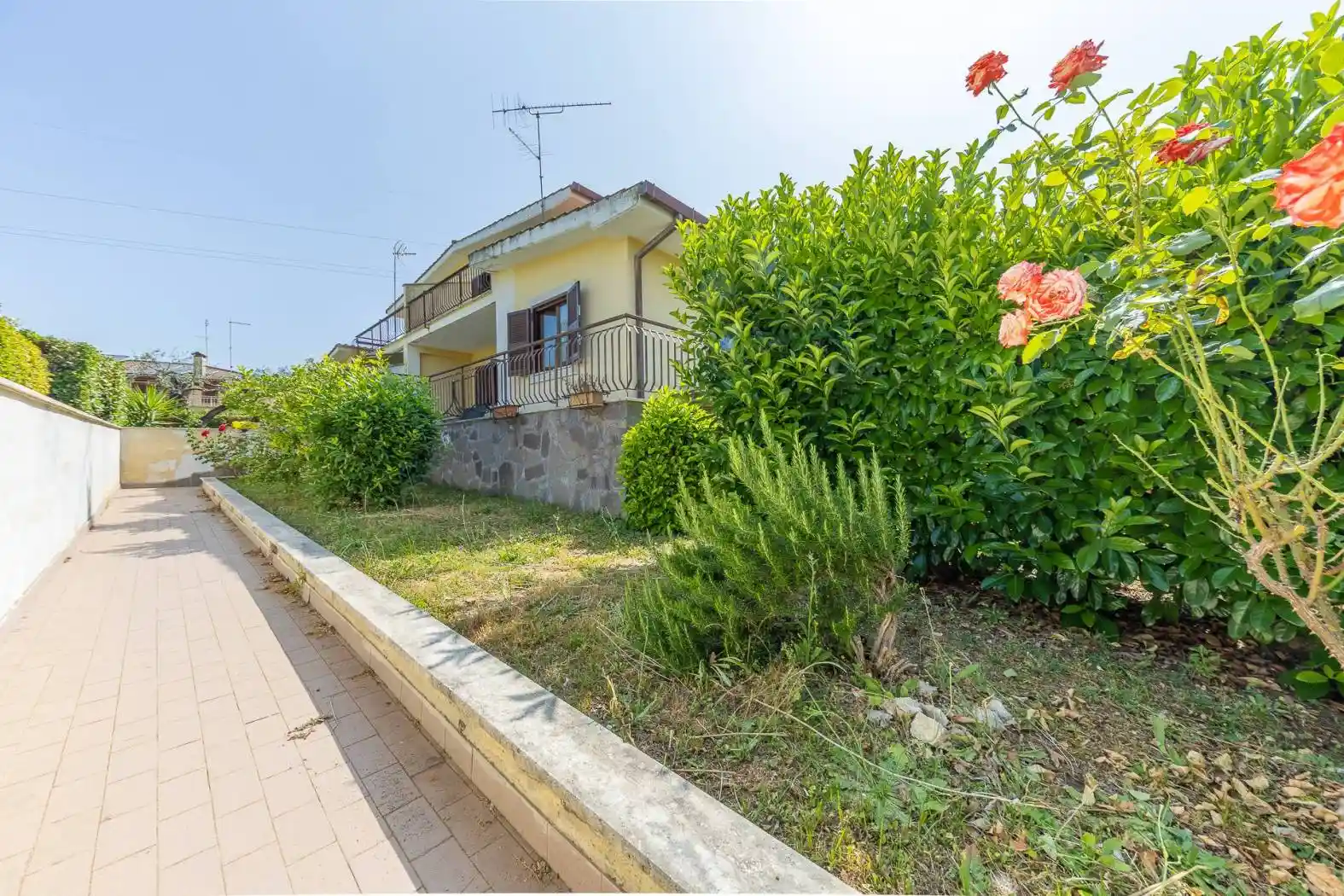 Villa bifamiliare via Parco Azzurro, Parco Azzurro, Guidonia Montecelio - foto 2