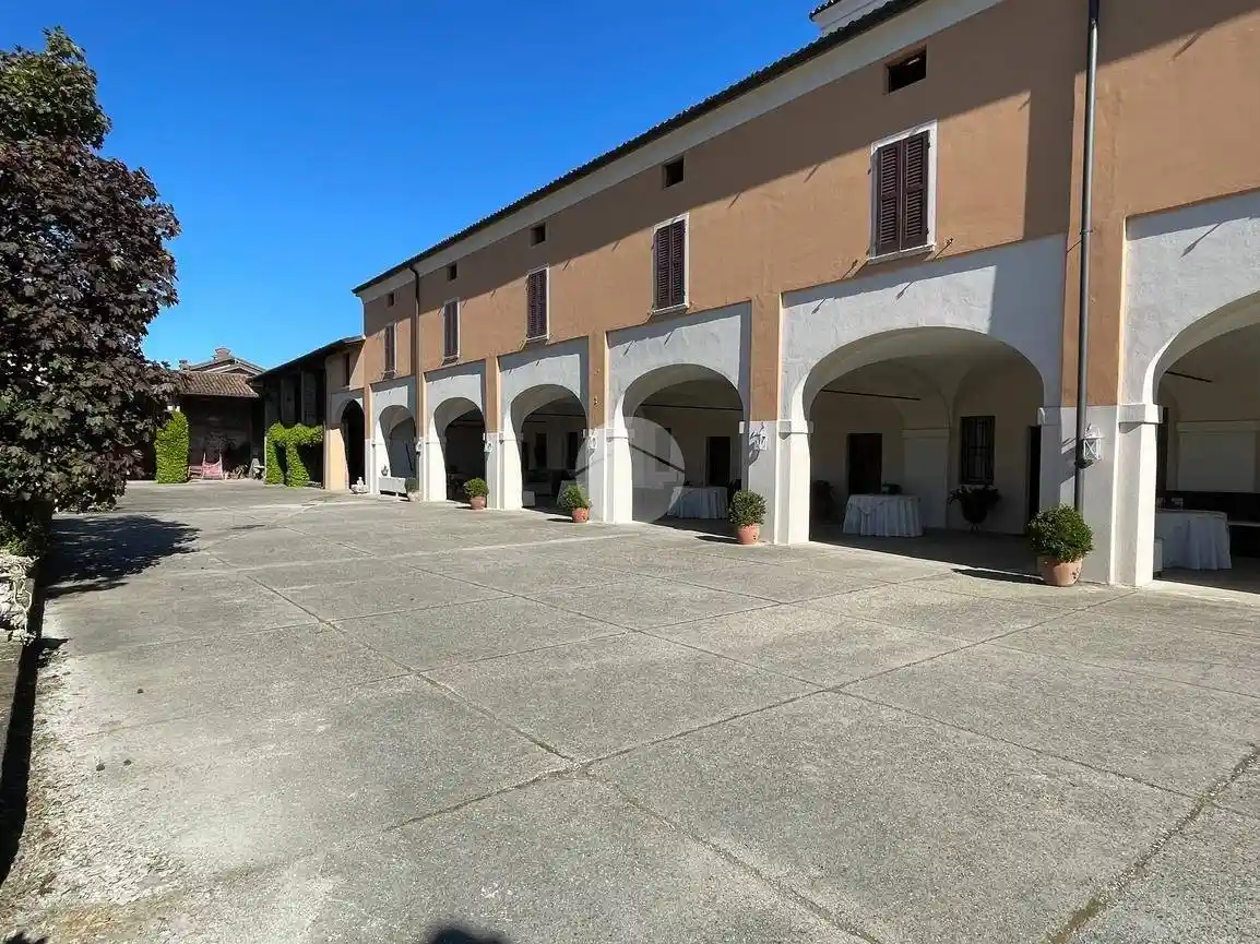 Casa indipendente in vendita a Dello