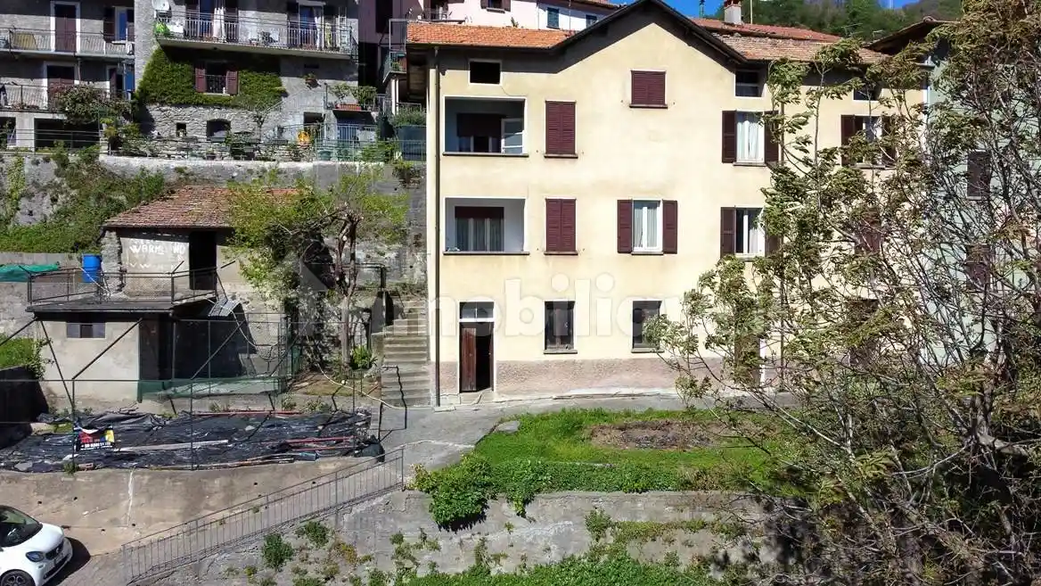 Villa in vendita a Plesio