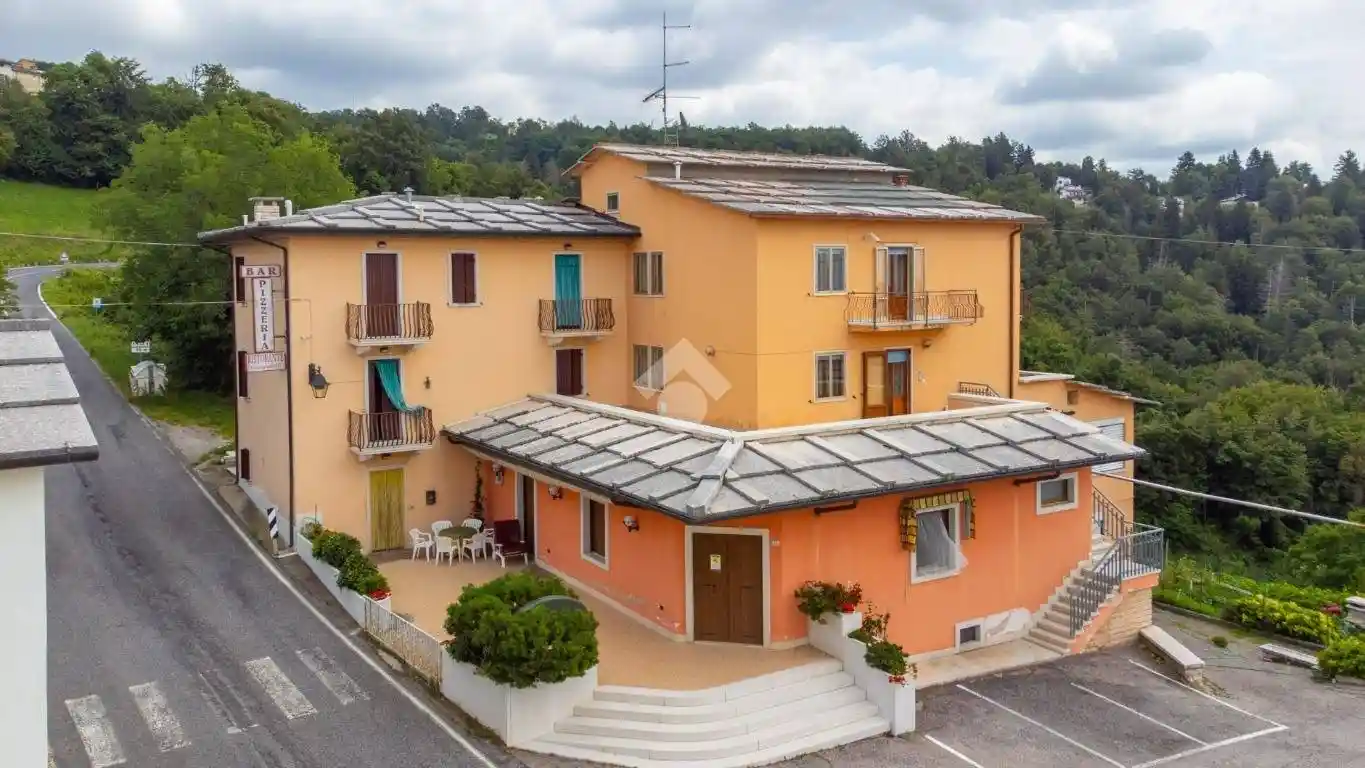 Palazzo - Edificio in vendita a Erbezzo