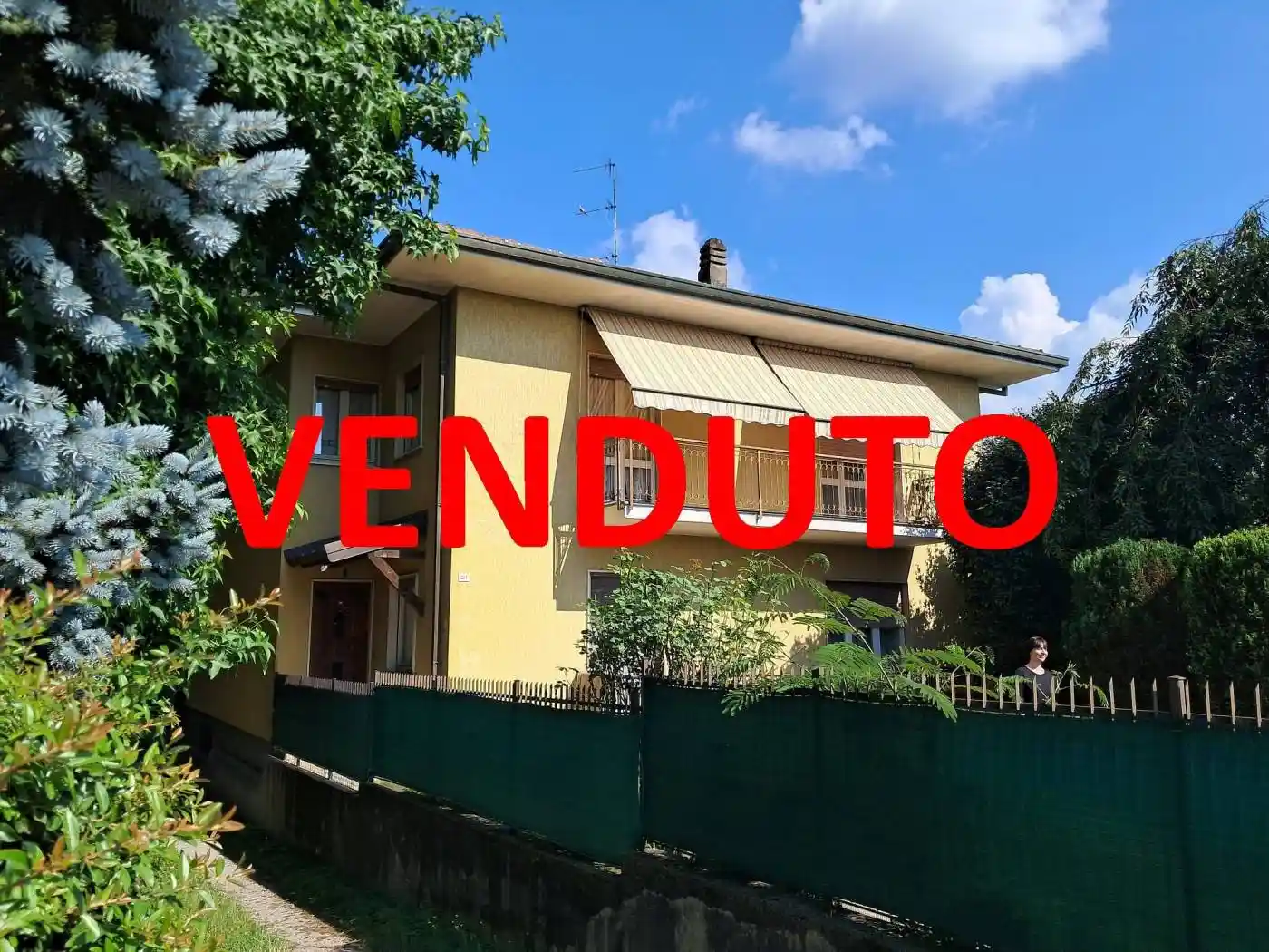 Villa in vendita a Angera