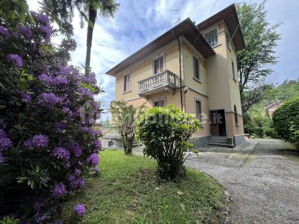 Villa in vendita a Sesto Calende