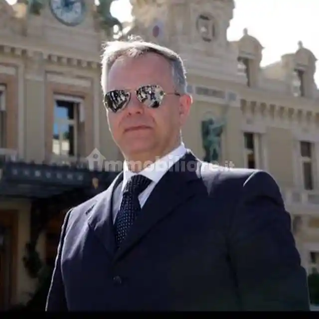 Palazzo - Edificio in affitto a Milano