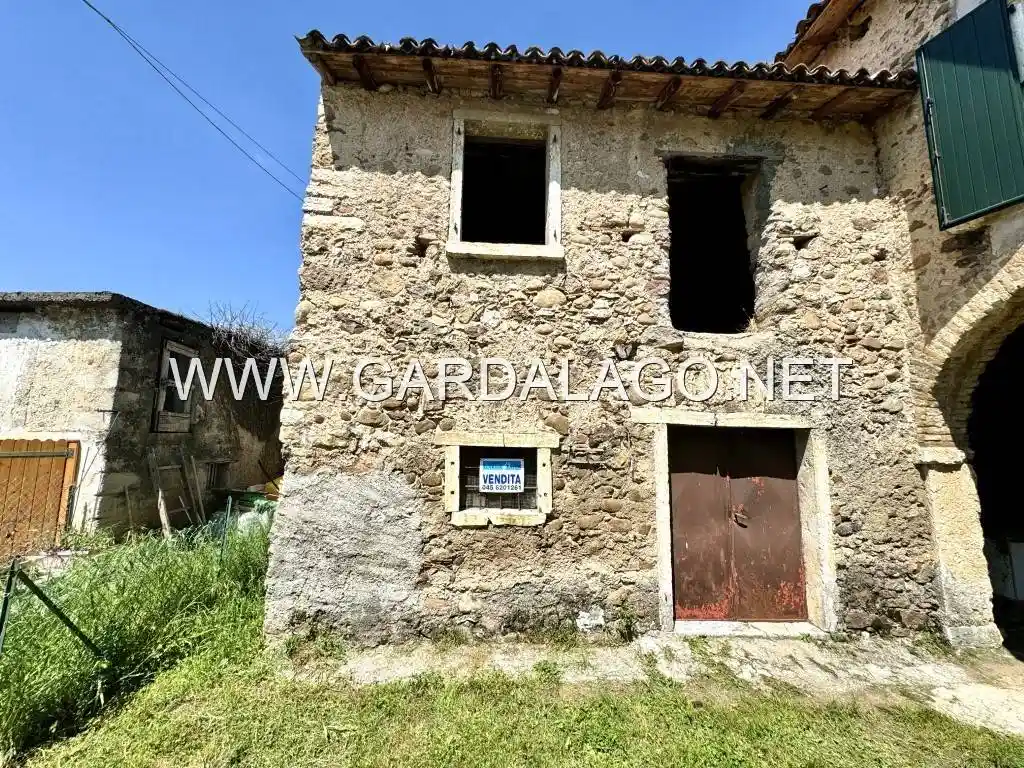 Rustico - Casale in vendita a Caprino Veronese