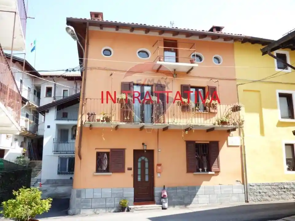 Casa indipendente in vendita a Laveno-Mombello