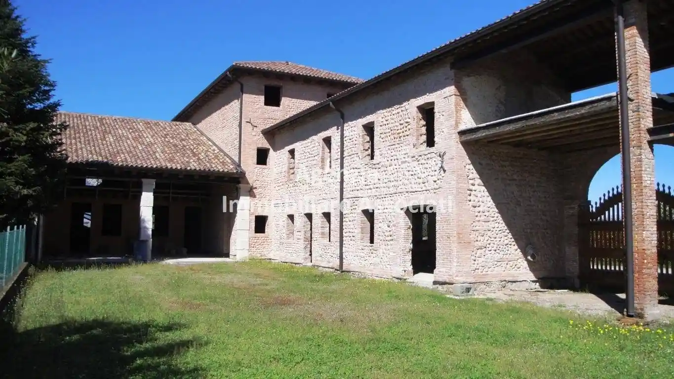 Rustico - Casale in vendita a Rosà