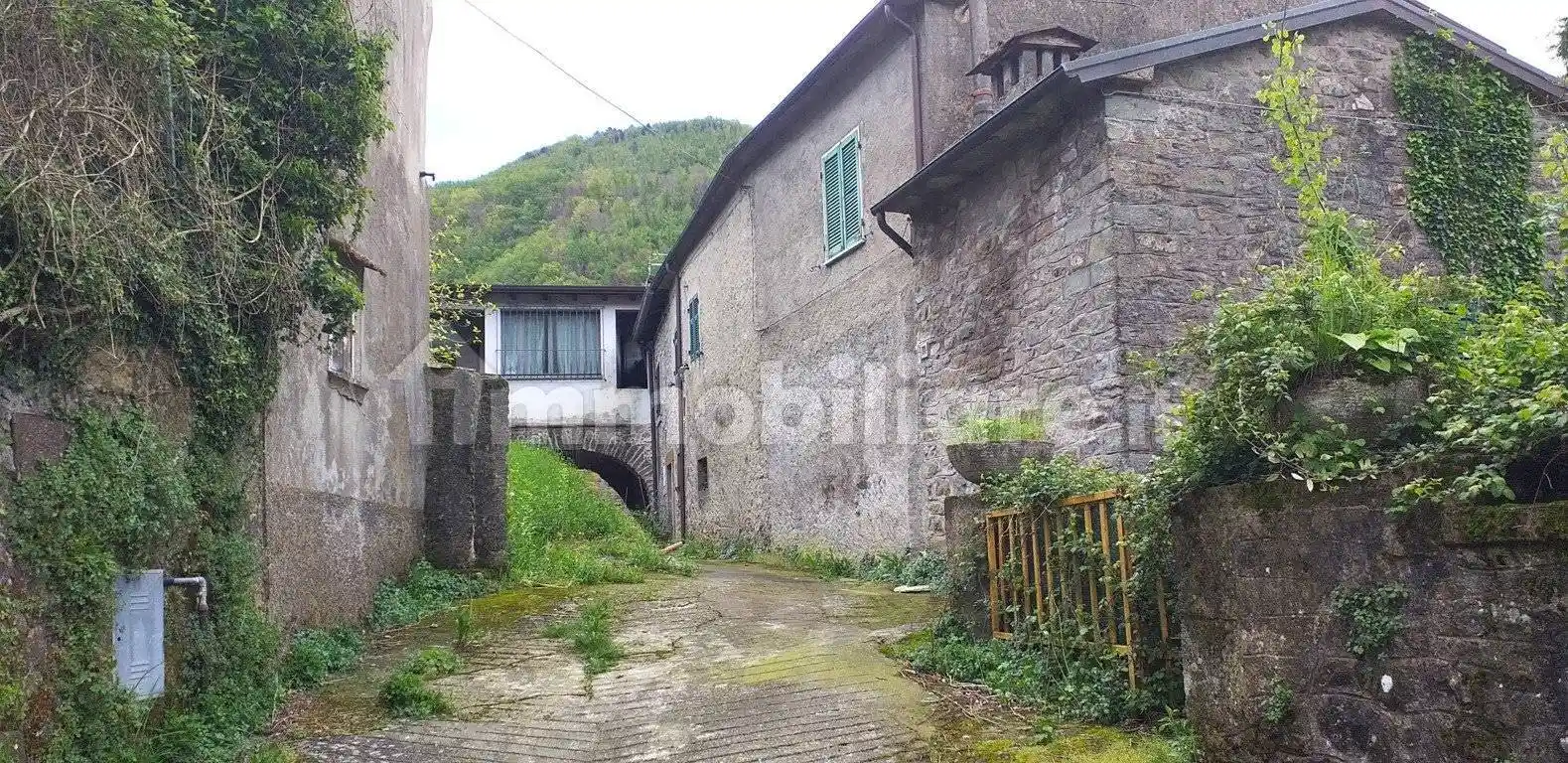 Rustico - Casale in vendita a Comano