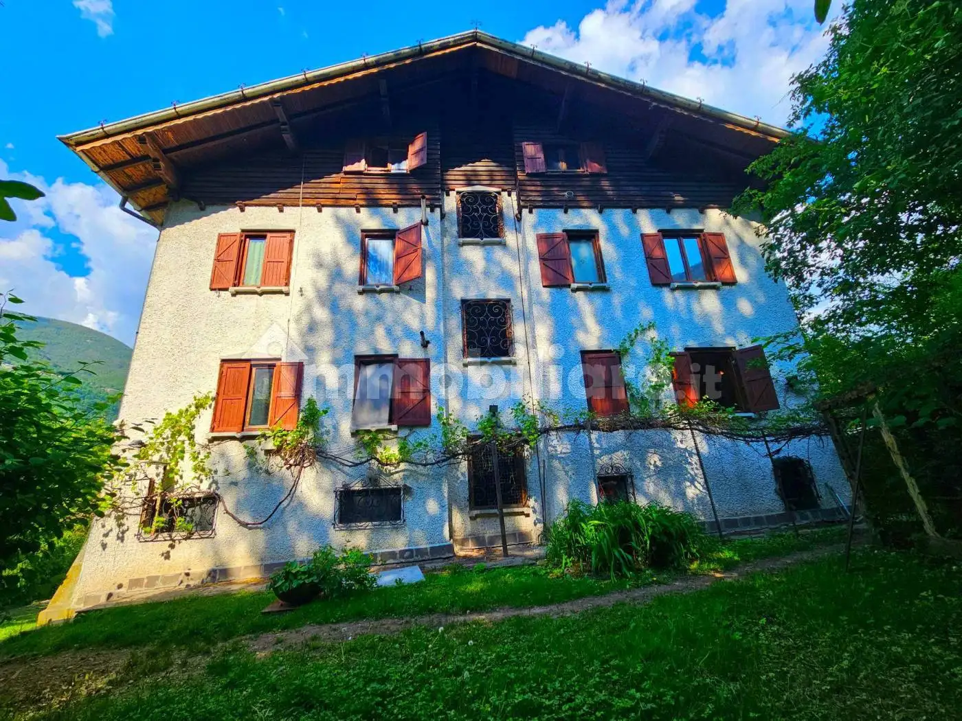 Villa in vendita a Taceno