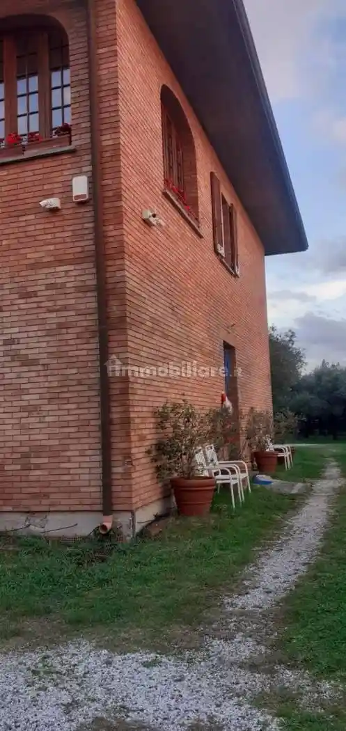 Casa indipendente in vendita a Massa
