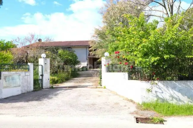 Villa in vendita a Sant'Omero