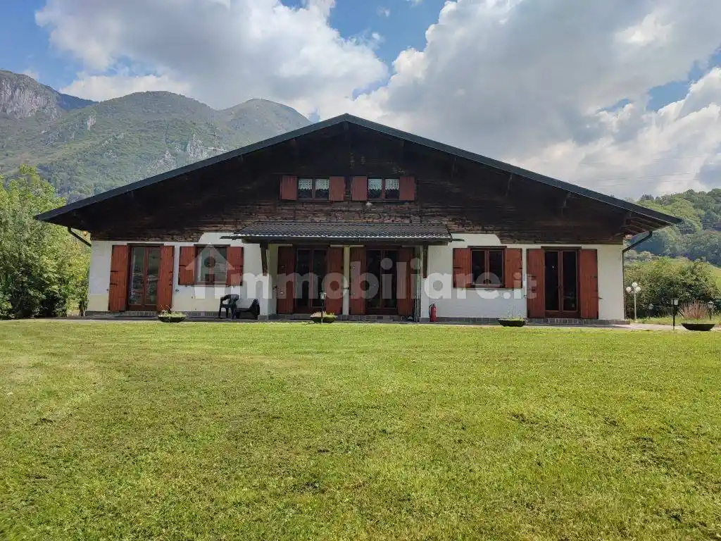 Villa in vendita a Barzio