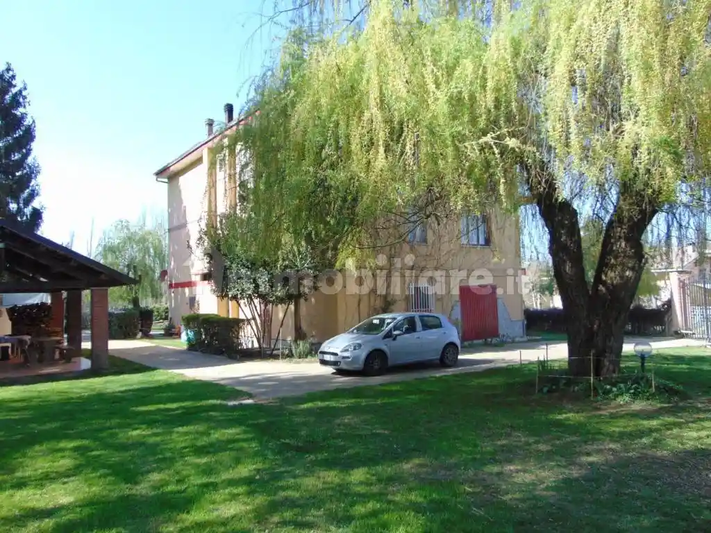 Villa in vendita a Nizza Monferrato