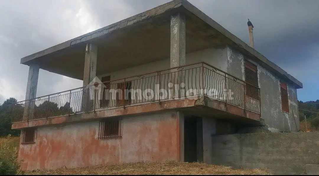 Palazzo - Edificio in vendita a Santa Caterina dello Ionio