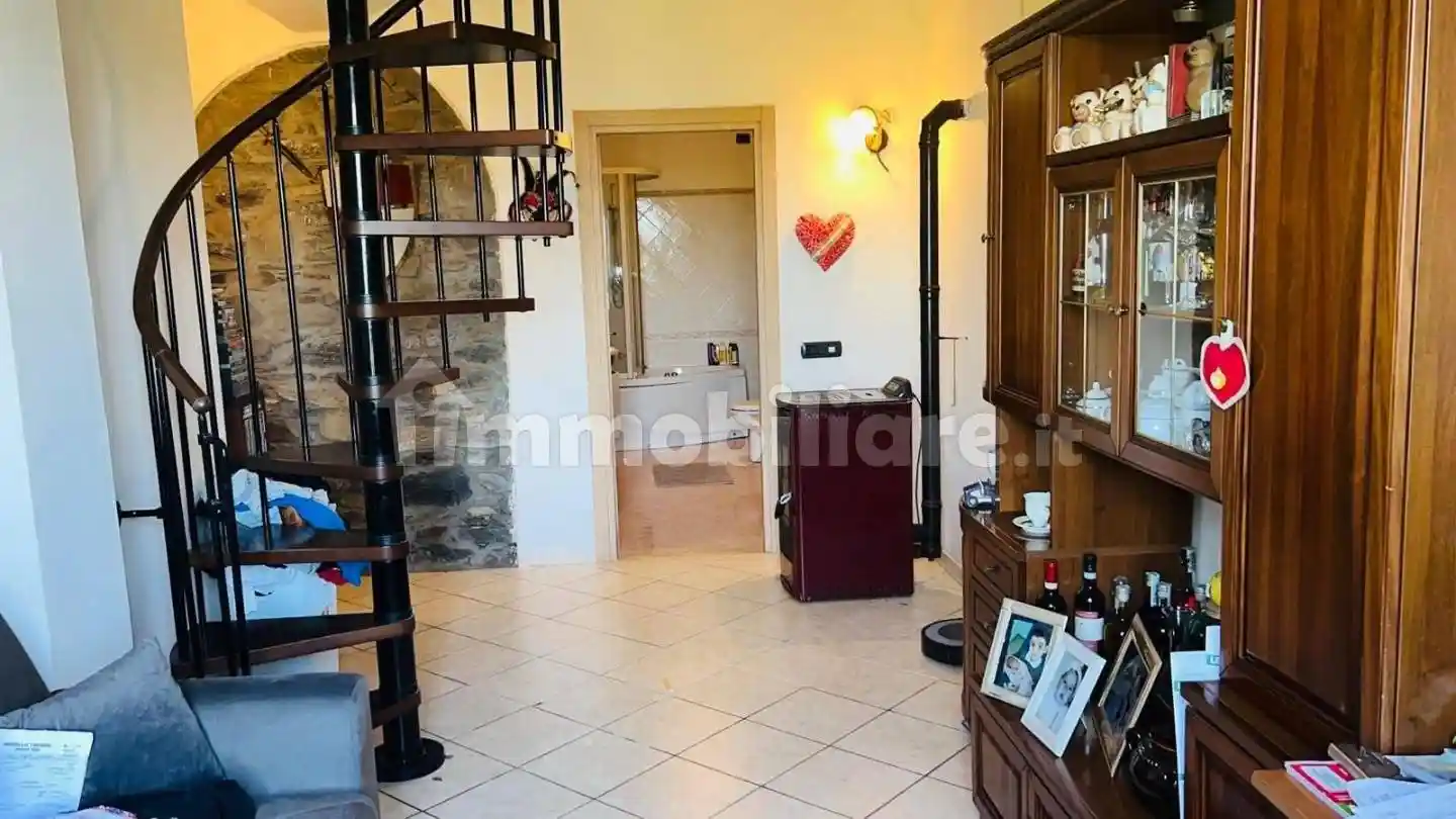 Casa indipendente in vendita a Podenzana