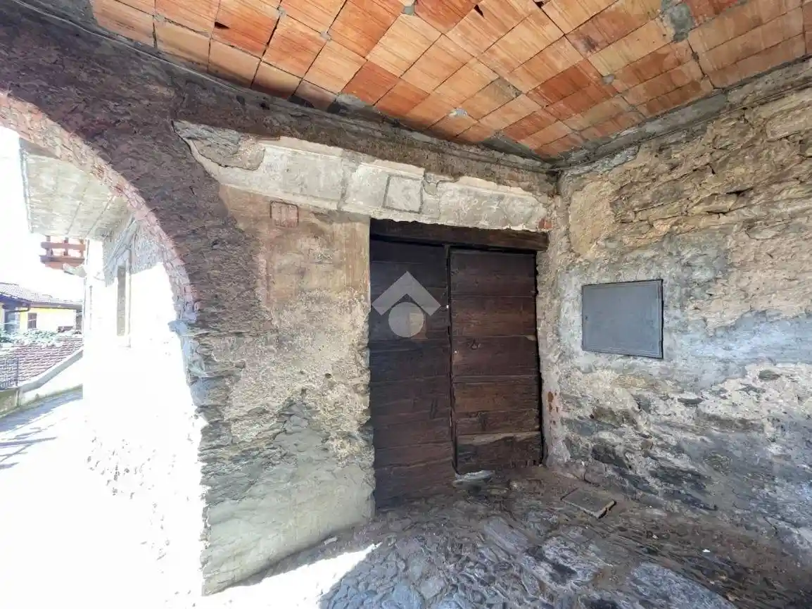 Casa indipendente in vendita a Nebbiuno