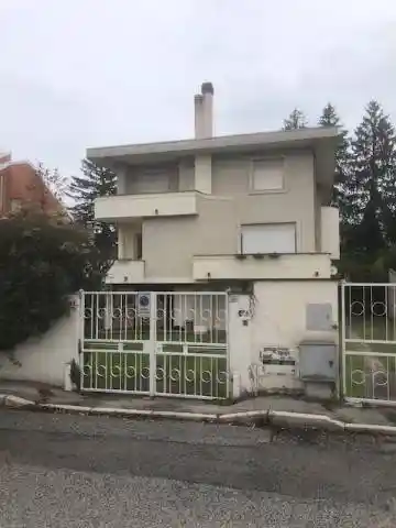 Villa bifamiliare via Guido d'Arezzo 11, Centro, Avezzano - foto 4