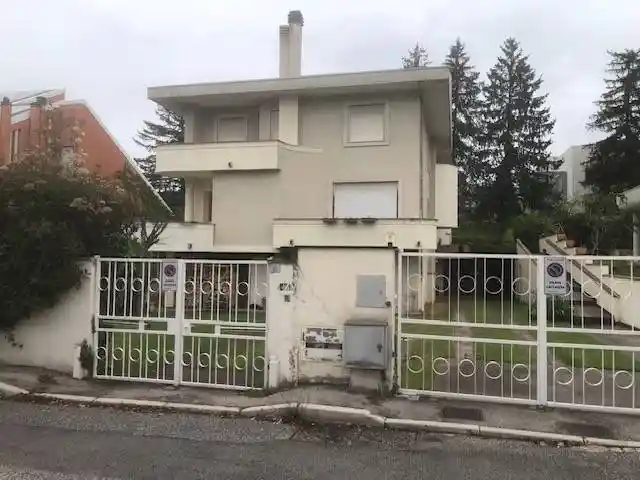 Villa bifamiliare via Guido d'Arezzo 11, Centro, Avezzano - foto 5