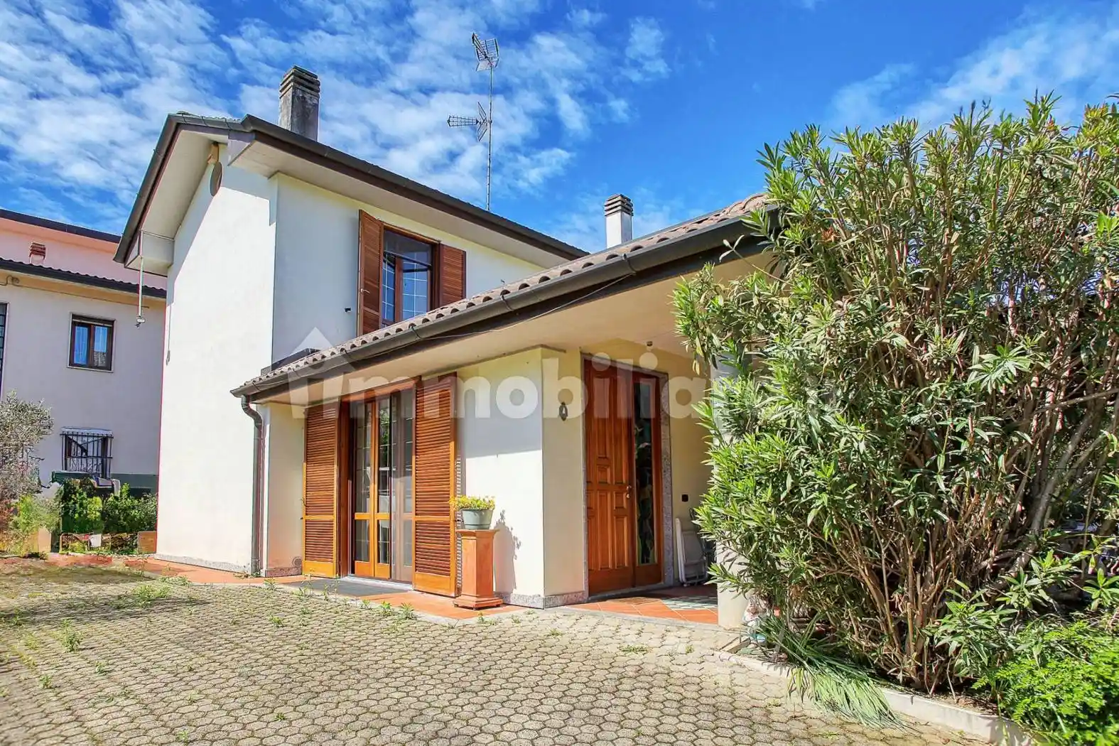 Villa in vendita a Cardano al Campo