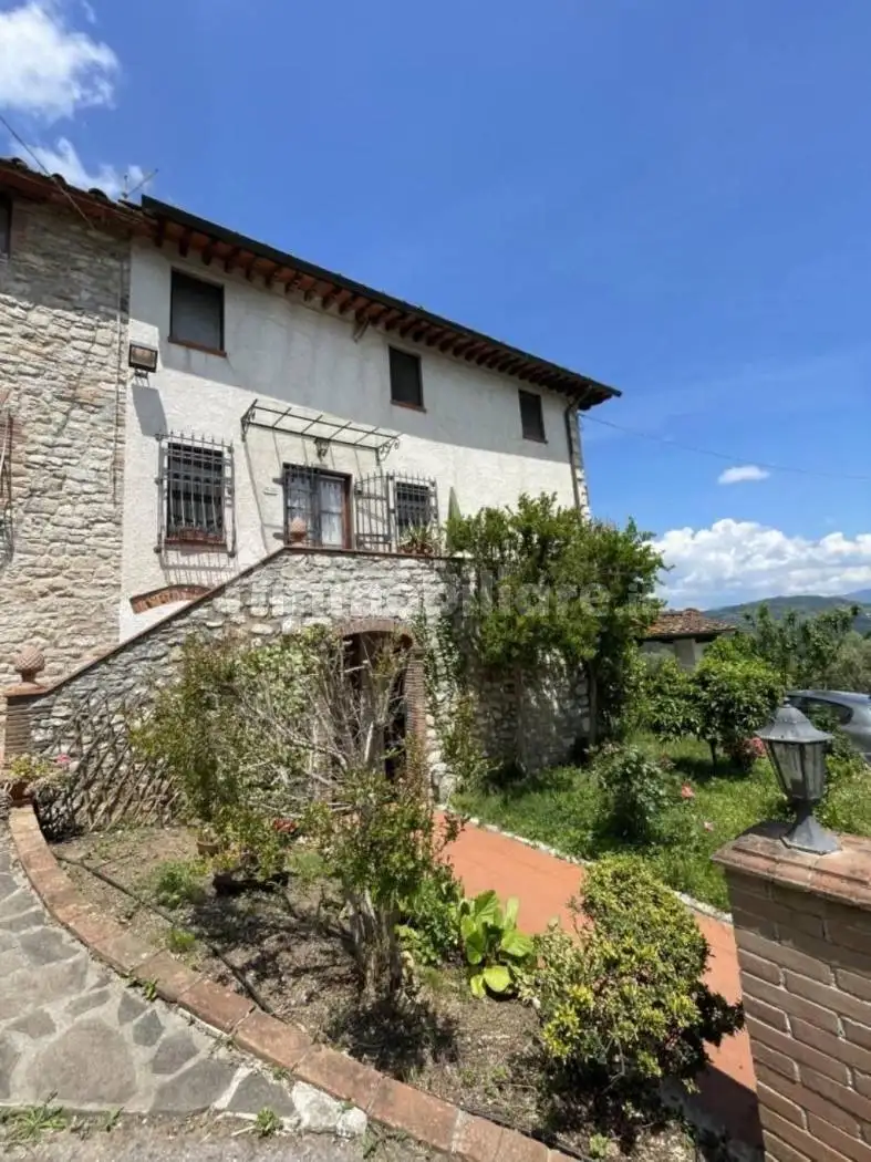 Rustico - Casale in vendita a Lucca