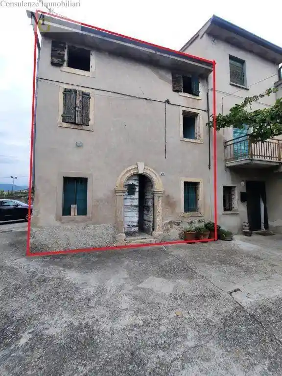 Rustico - Casale in vendita a Soave