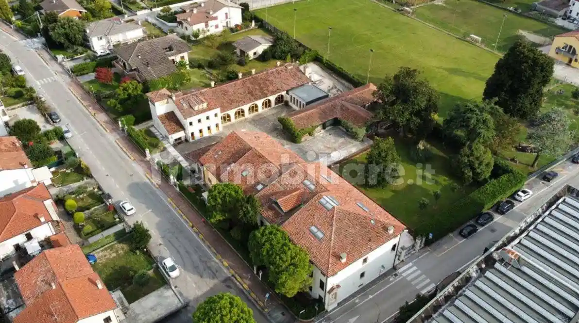 Palazzo - Edificio in vendita a Quinto Vicentino