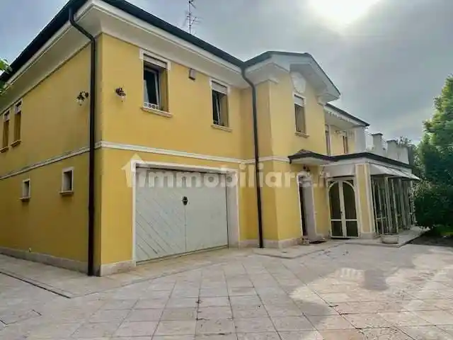 Villa in vendita a Carpi