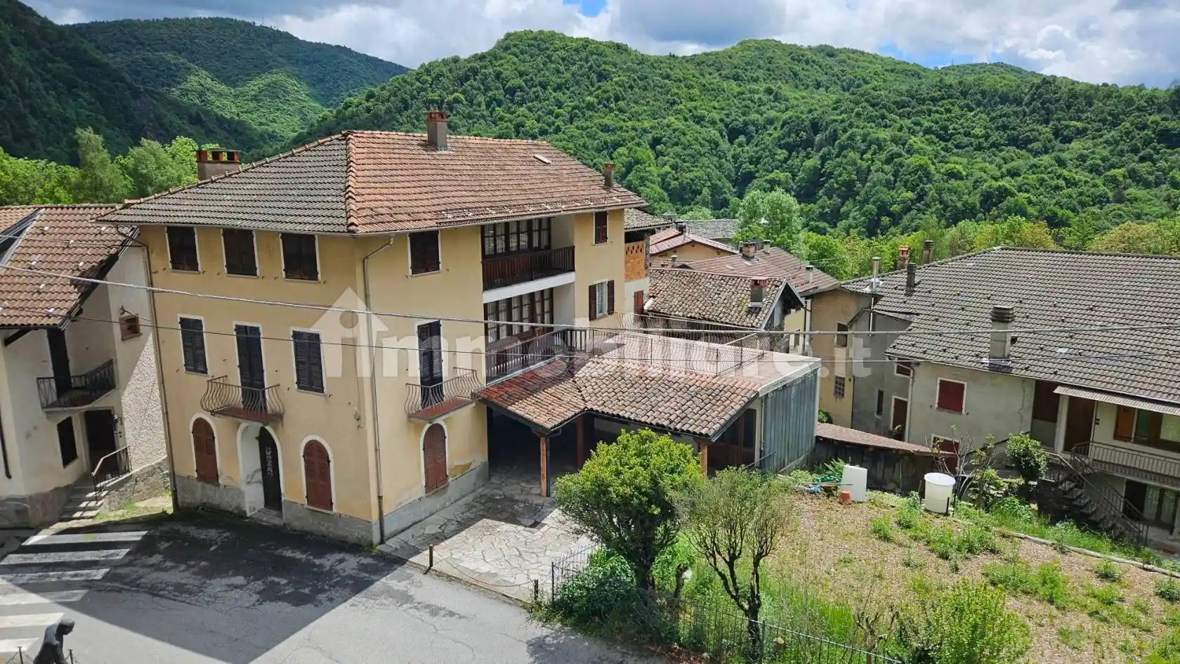 Villa in vendita a Varallo