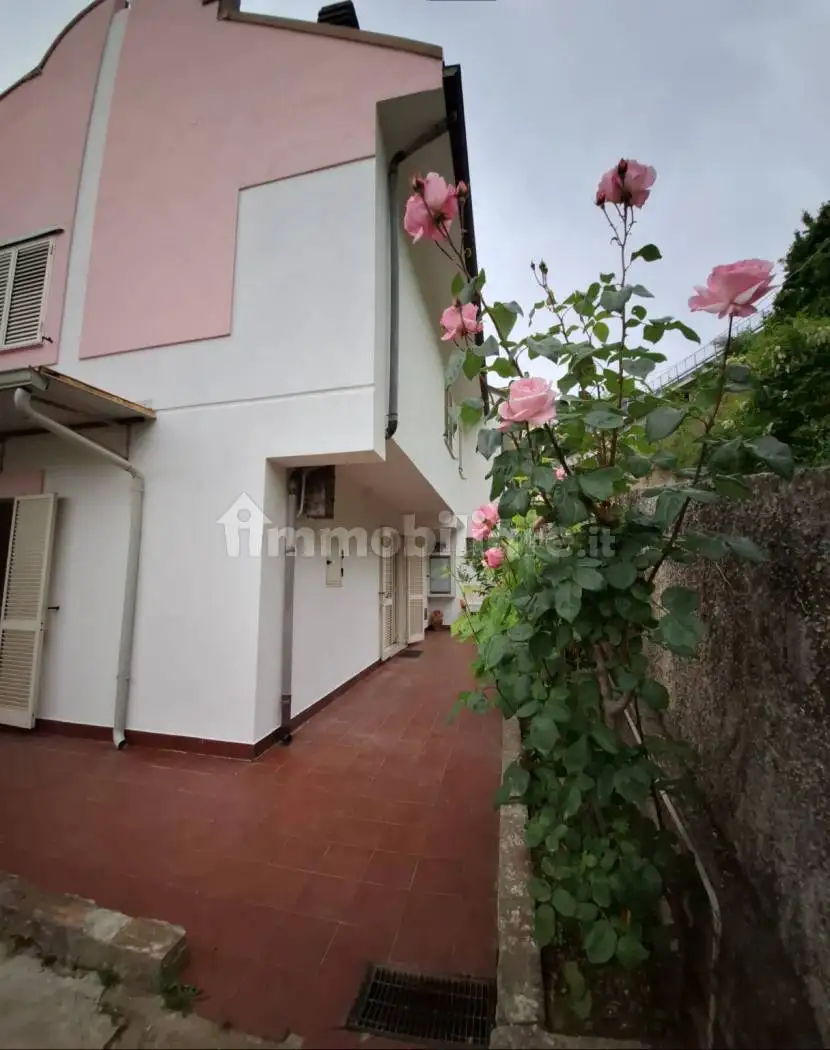 Villa in vendita a Lago