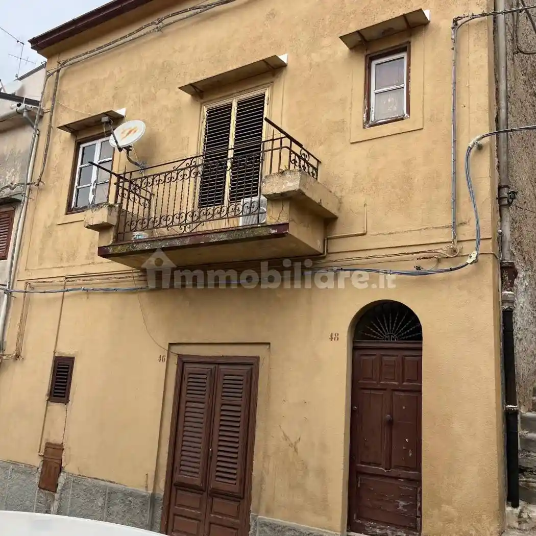 Palazzo - Edificio in vendita a Piana degli Albanesi