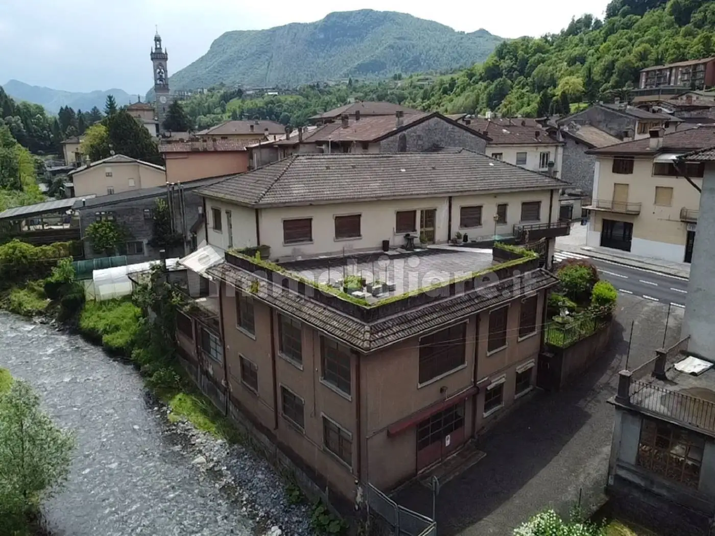 Palazzo - Edificio in vendita a Val Brembilla