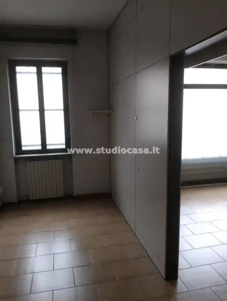 Palazzo - Edificio in Affitto - foto 4