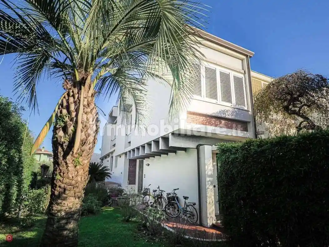 Villa in vendita a Carrara