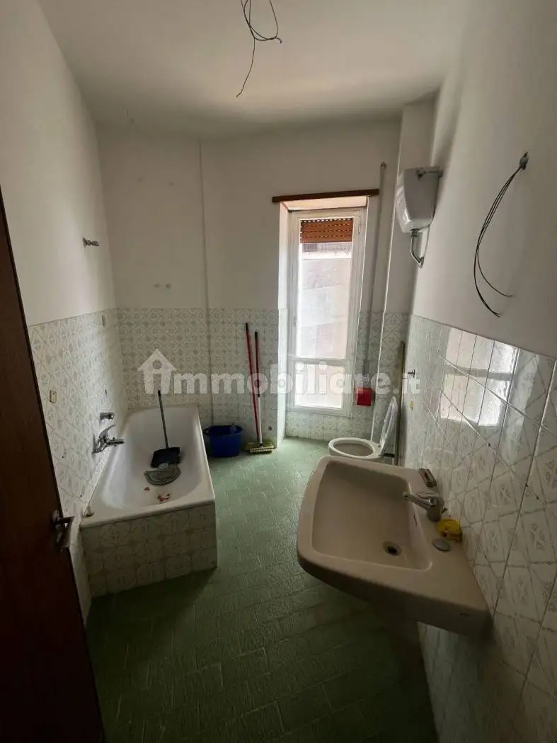 Trilocale viale Don Salvatore Morosini 2, Centro Storico, Genzano di Roma - foto 5