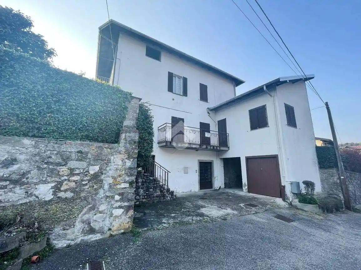 Appartamento in vendita a Besano